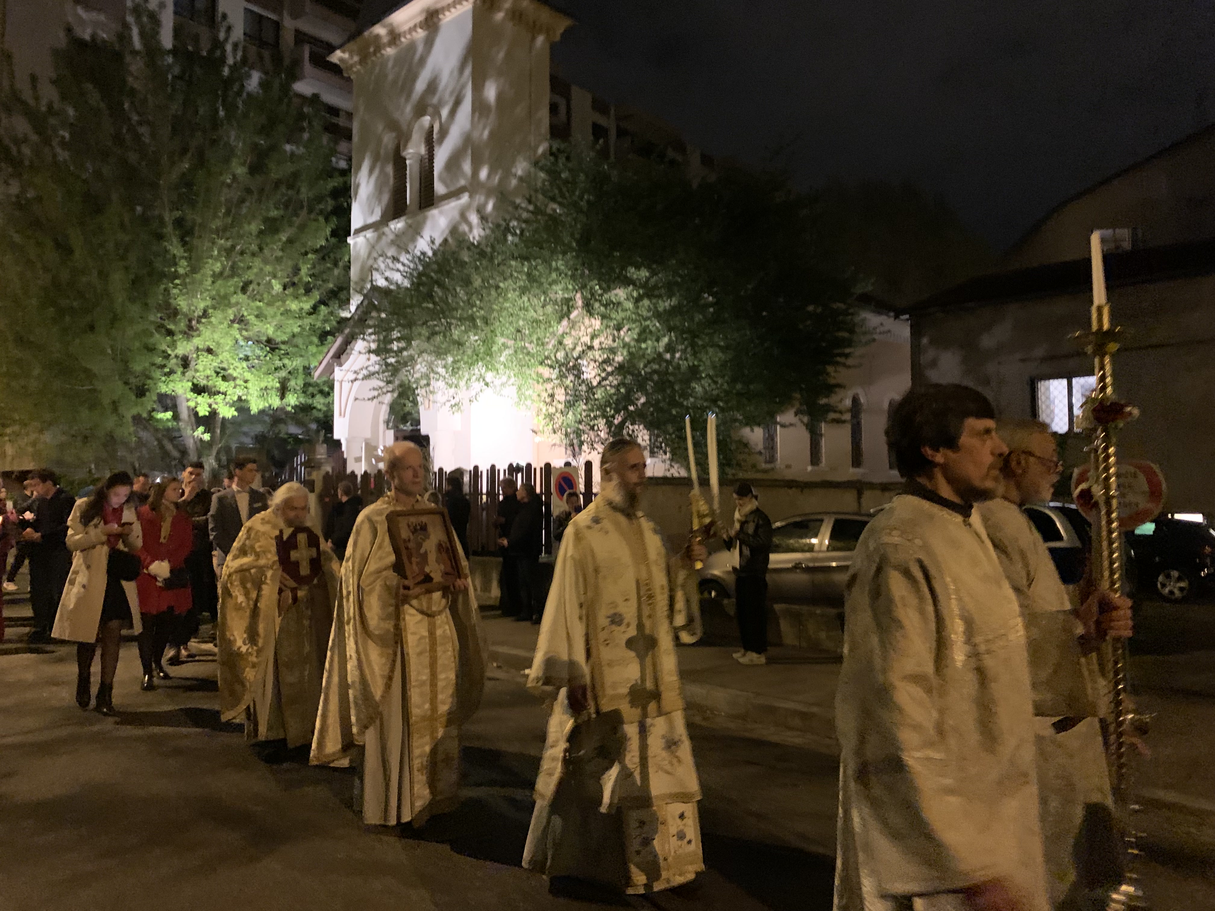 Procession1