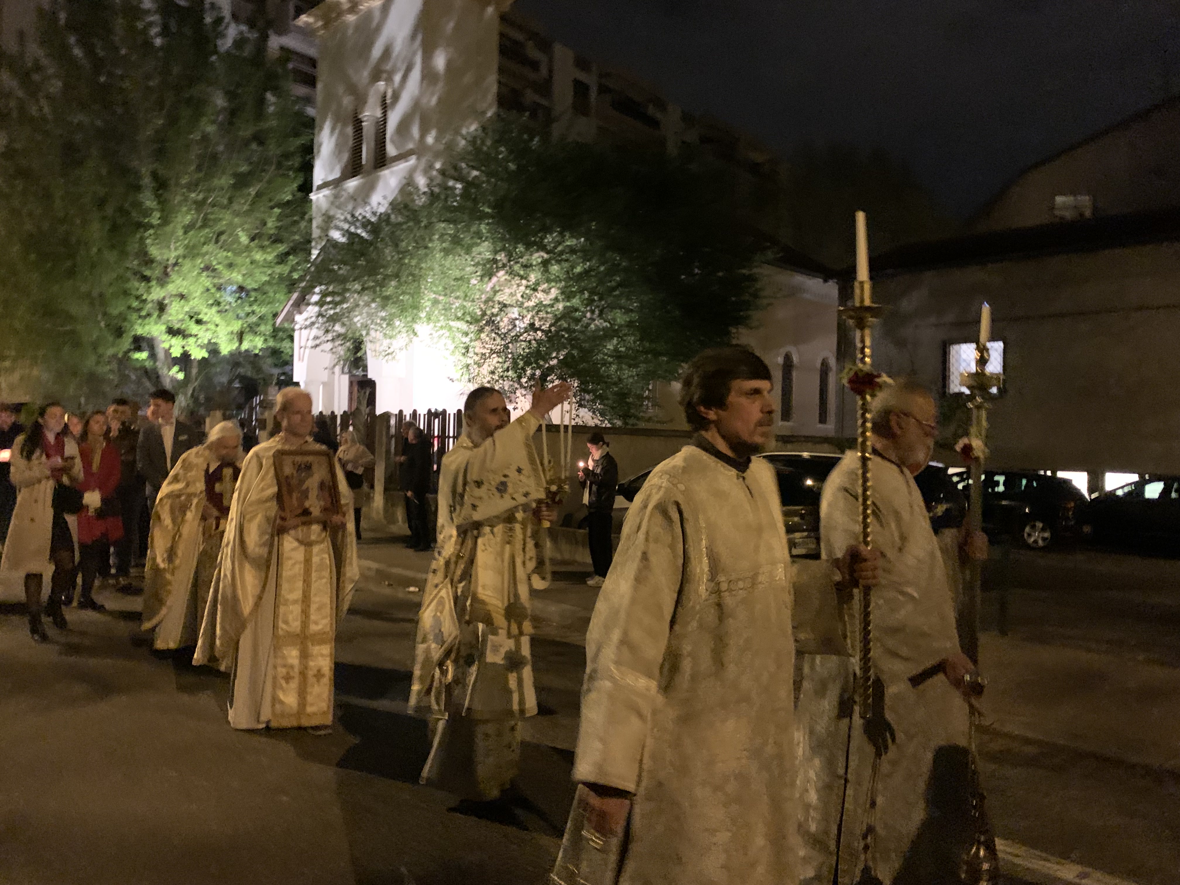 Procession2